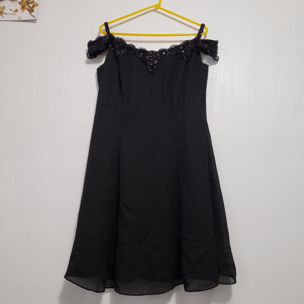 Dave & Johnny | Retro off-shoulder dress